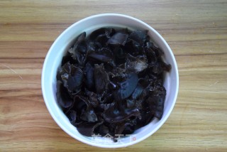 木耳炒豆芽的做法步骤：3