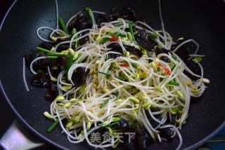 木耳炒豆芽的做法步骤：8