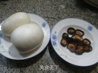 香菇烧萝卜的做法步骤：1