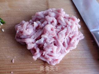 鱼香肉丝的做法步骤：1