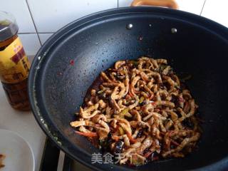 鱼香肉丝的做法步骤：11