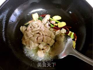 大肠臭豆腐煲的做法步骤：3