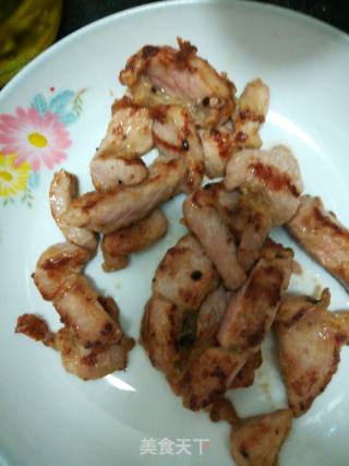 茶树菇香菇瘦肉焖腐竹的做法步骤：1