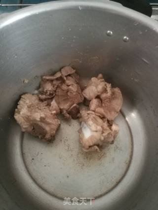 六味药膳汤的做法步骤：2