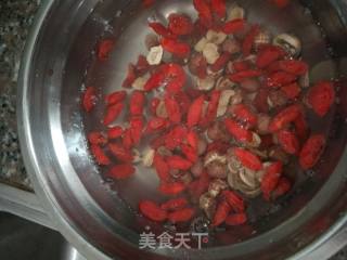 六味药膳汤的做法步骤：4