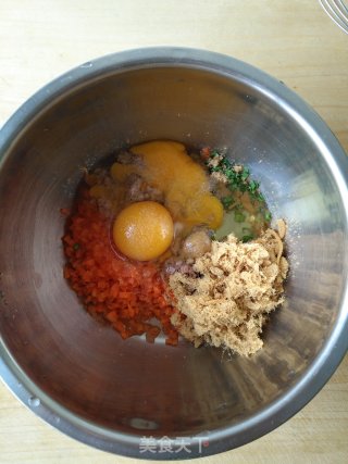 甜甜圈形状的肉松蛋饼的做法步骤：2