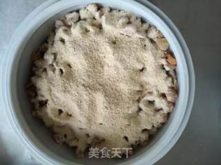 柴火蒸制玉灵膏的做法步骤：2