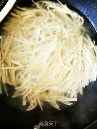 香菜拌豆皮的做法步骤：2