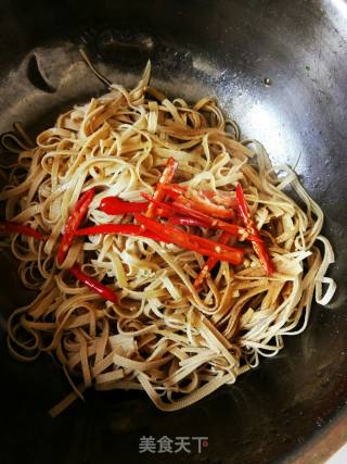 香菜拌豆皮的做法步骤：4