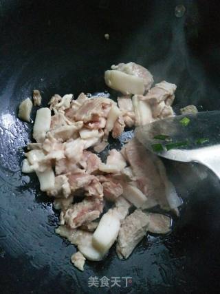 三椒炒肉的做法步骤：3