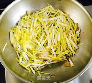 五花肉炒蒜黄的做法步骤：8