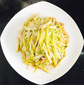 五花肉炒蒜黄的做法步骤：10