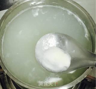木鱼花皮蛋瘦肉粥的做法步骤：7