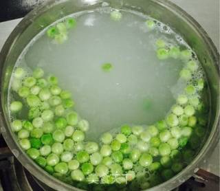 木鱼花皮蛋瘦肉粥的做法步骤：8