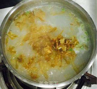 木鱼花皮蛋瘦肉粥的做法步骤：10