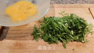 茼蒿蛋饼的做法步骤：1