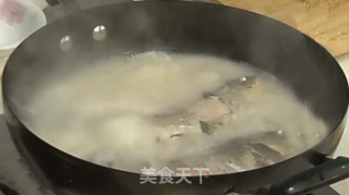 银丝鲫鱼汤的做法步骤：4