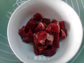 时蔬炒黑椒牛肉粒的做法步骤：3