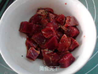 时蔬炒黑椒牛肉粒的做法步骤：5