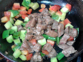 时蔬炒黑椒牛肉粒的做法步骤：13