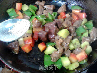 时蔬炒黑椒牛肉粒的做法步骤：14