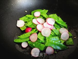 荷兰豆炒腊肠的做法步骤：7