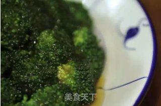 潮音潮人：蚝油西兰花的做法步骤：7