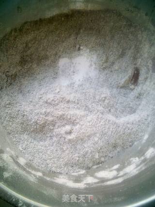 红糖黑芝麻发糕的做法步骤：1