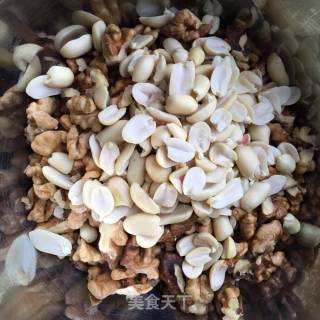 棉花糖版核桃芝麻糖的做法步骤：1