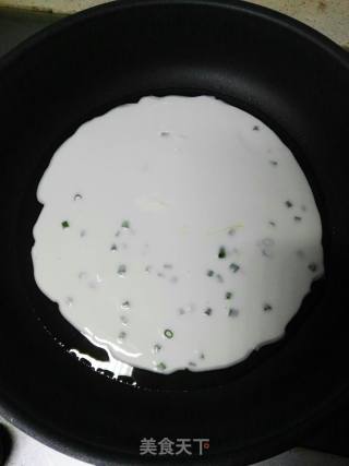 葱香鸡蛋饼的做法步骤：6