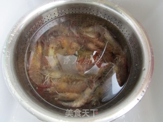 茄汁开背虾的做法步骤：1