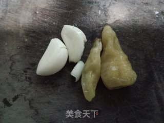 鱼香菠菜的做法步骤：1