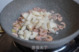 三色炒磷虾的做法步骤：3