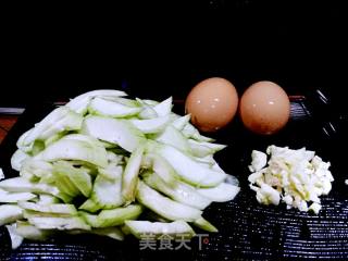 丝瓜炒鸡蛋的做法步骤：1