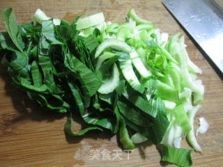 鸭骨油豆腐青菜汤的做法步骤：2