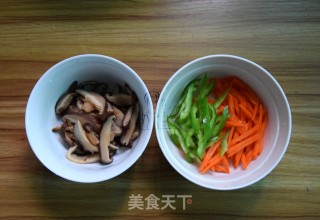 辣白菜炒乌冬面的做法步骤：3