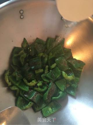 糖醋虎皮青椒的做法步骤：3