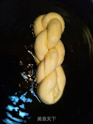 奶香蜂蜜麻花的做法步骤：9