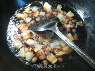 花生米烧冬笋的做法步骤：9