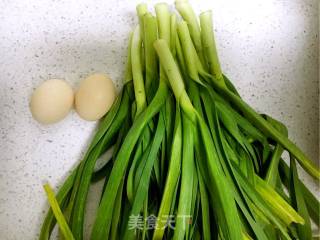 鸡蛋炒大蒜的做法步骤：1