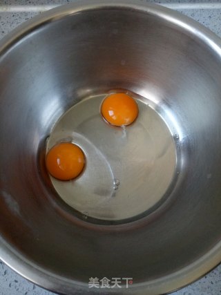 圣诞鸡蛋饼的做法步骤：1
