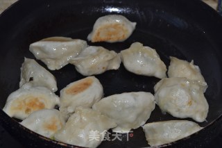 水煎饺的做法步骤：9
