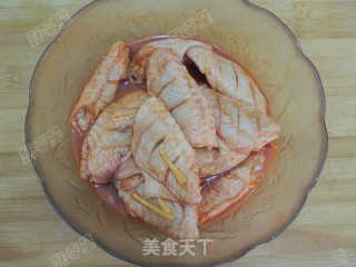 烤箱美食——香草新奥尔良烤翅的做法步骤：5