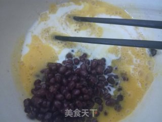 烤箱美食——红豆戚风蛋糕的做法步骤：7