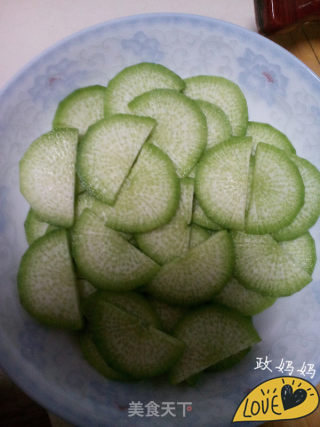 萝卜蒸小鱼干的做法步骤：2