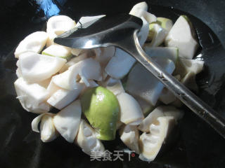雷笋烧大头菜的做法步骤：4