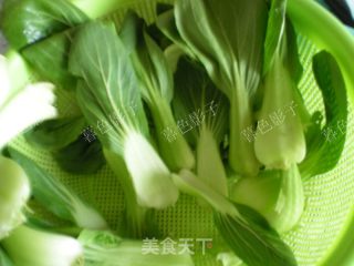 西红柿炒油菜的做法步骤：1