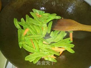 清炒荷兰豆的做法步骤：5