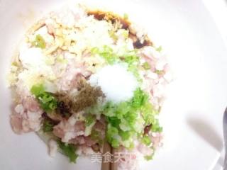 猪肉三鲜玉米饺的做法步骤：3