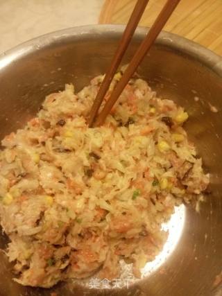 猪肉三鲜玉米饺的做法步骤：5